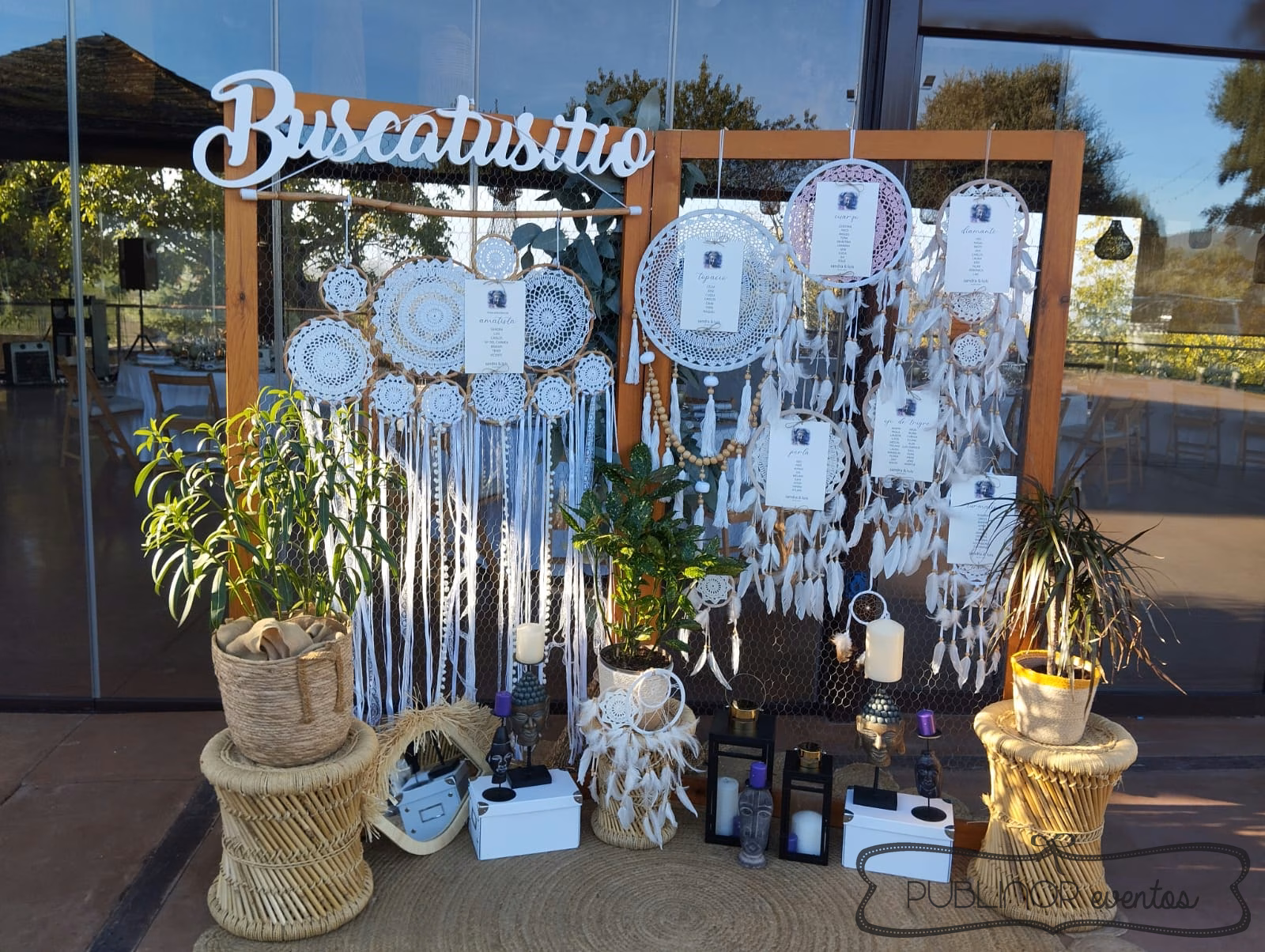Seating plan para bodas en El Bierzo 23 Seating plan de boda Buscatusitio con atrapasueños boho — Publinor Eventos, Ponferrada