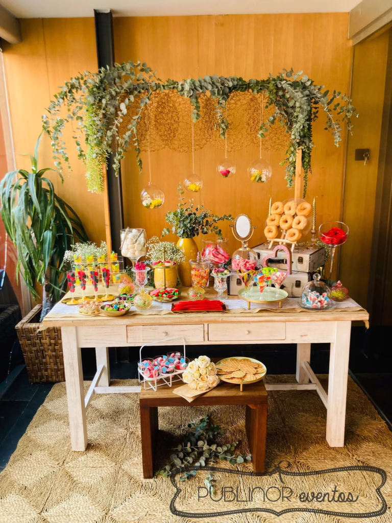 Mesa dulce con golosinas y decoración para boda en Ponferrada, Publinor Eventos