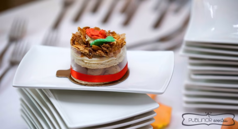 Plato emplatado del banquete de una boda