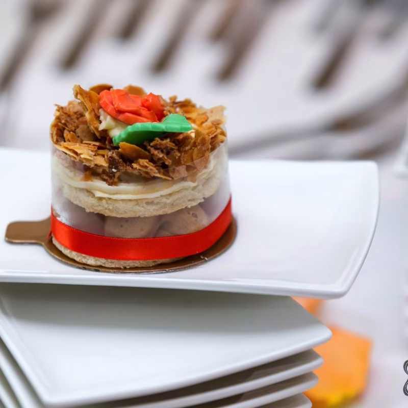 Plato emplatado del banquete de una boda