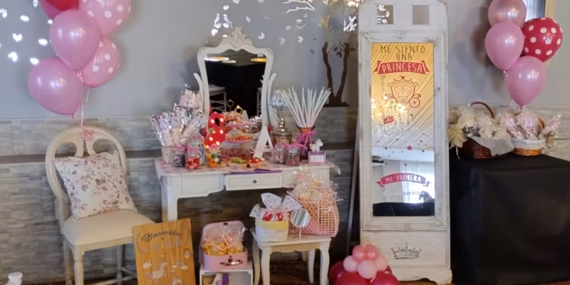 Mesa dulce y fotomatón con temática de Minnie para cumpleaños — Publinor Eventos, Ponferrada