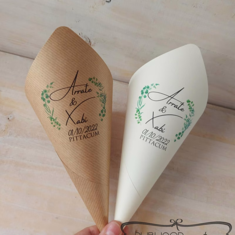 Conos de pétalos personalizados para boda — Publinor Eventos, Ponferrada